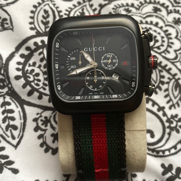 Gucci men’s G Dash coupe 200 series chronograph 44 MM watch